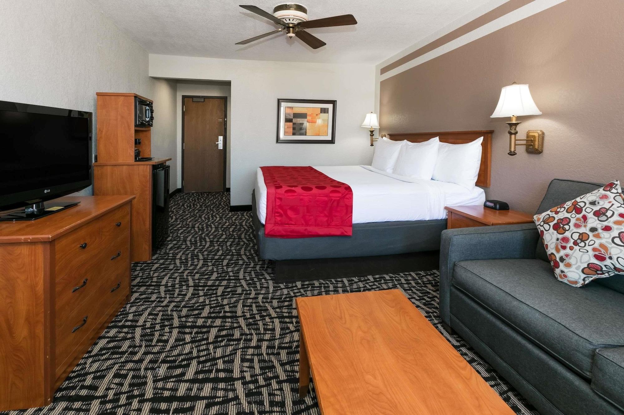 Ramada By Wyndham Oklahoma City Airport North Exterior photo