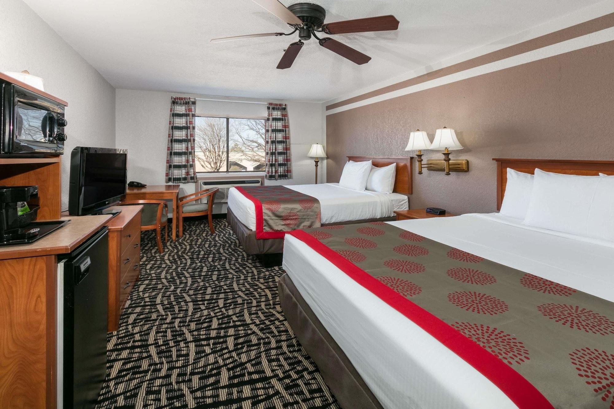 Ramada By Wyndham Oklahoma City Airport North Exterior photo