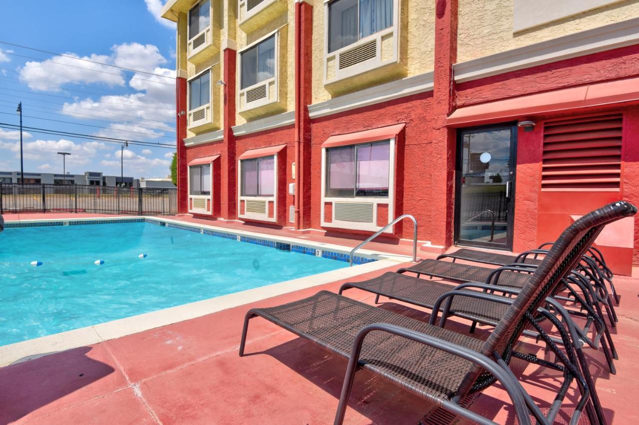 Ramada By Wyndham Oklahoma City Airport North Exterior photo