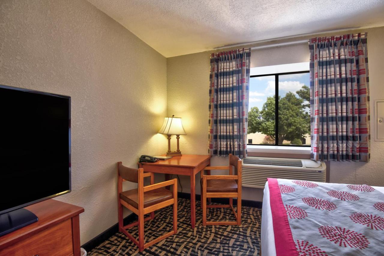 Ramada By Wyndham Oklahoma City Airport North Exterior photo