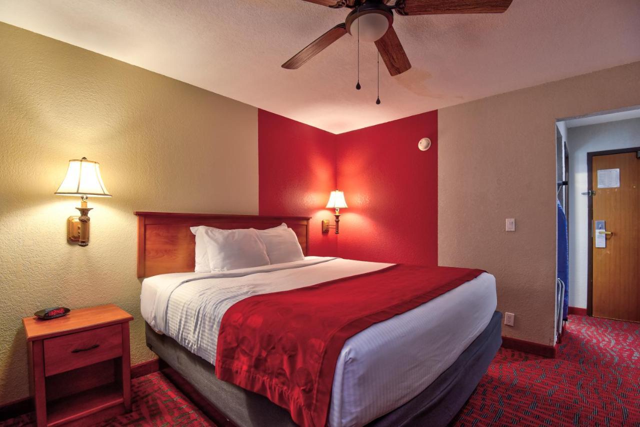 Ramada By Wyndham Oklahoma City Airport North Exterior photo