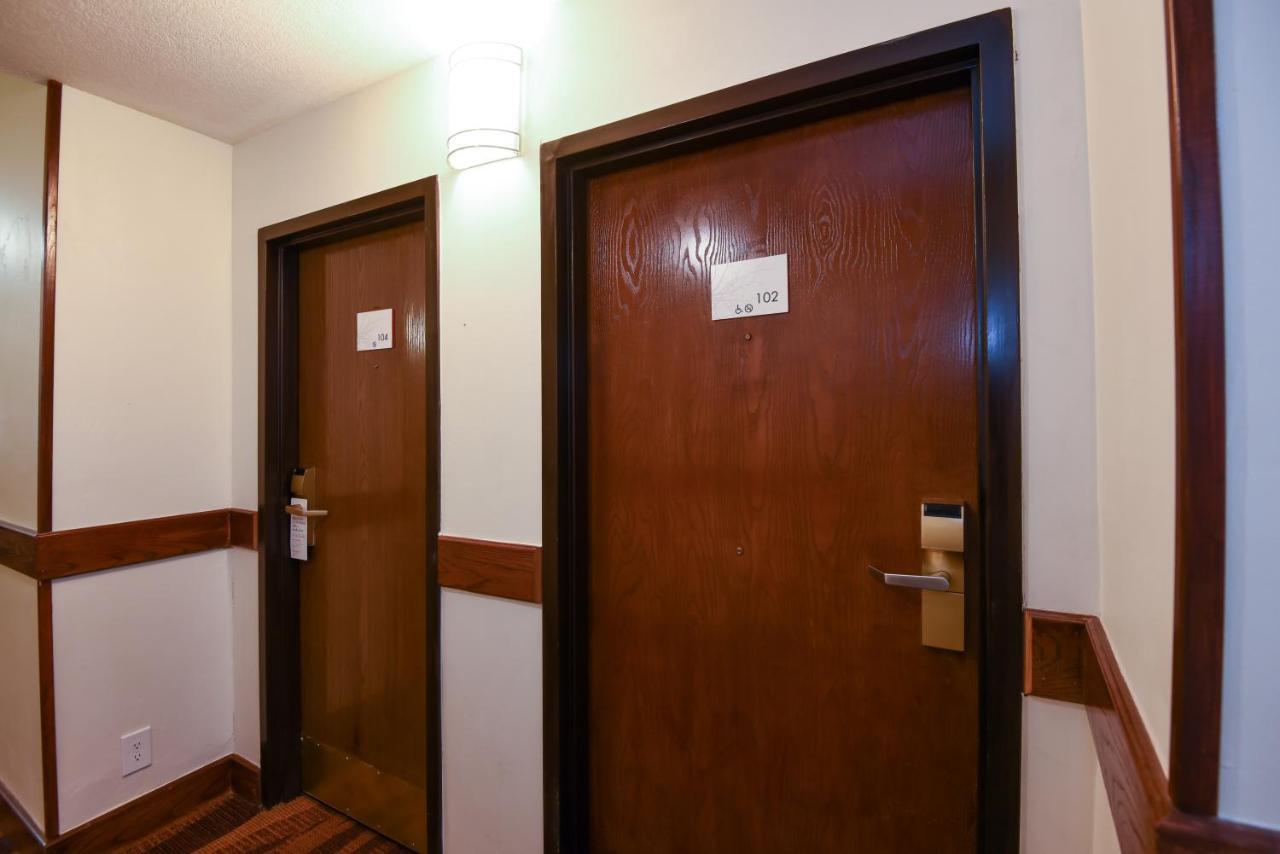 Ramada By Wyndham Oklahoma City Airport North Exterior photo