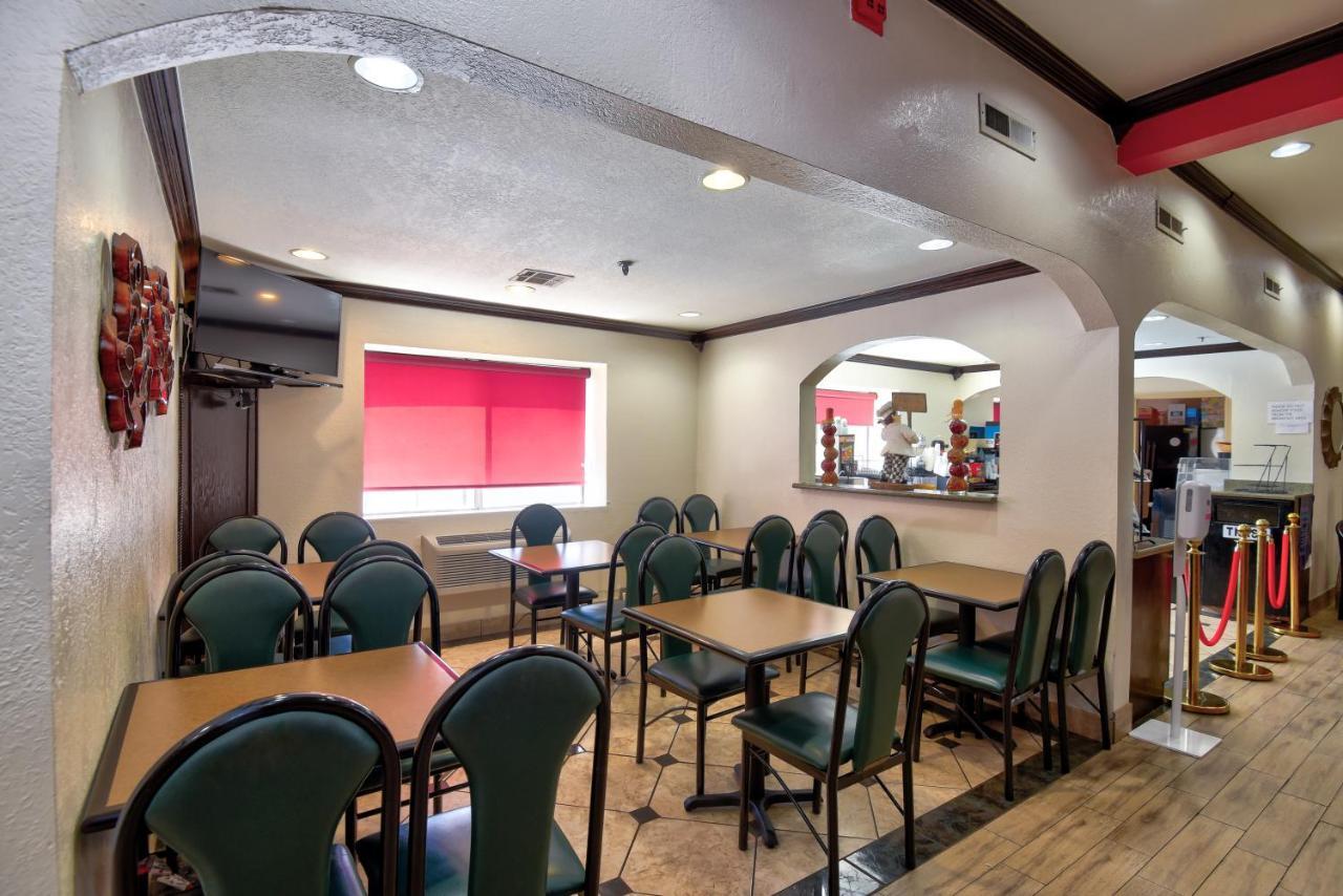 Ramada By Wyndham Oklahoma City Airport North Exterior photo