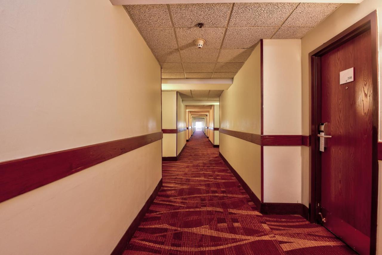 Ramada By Wyndham Oklahoma City Airport North Exterior photo