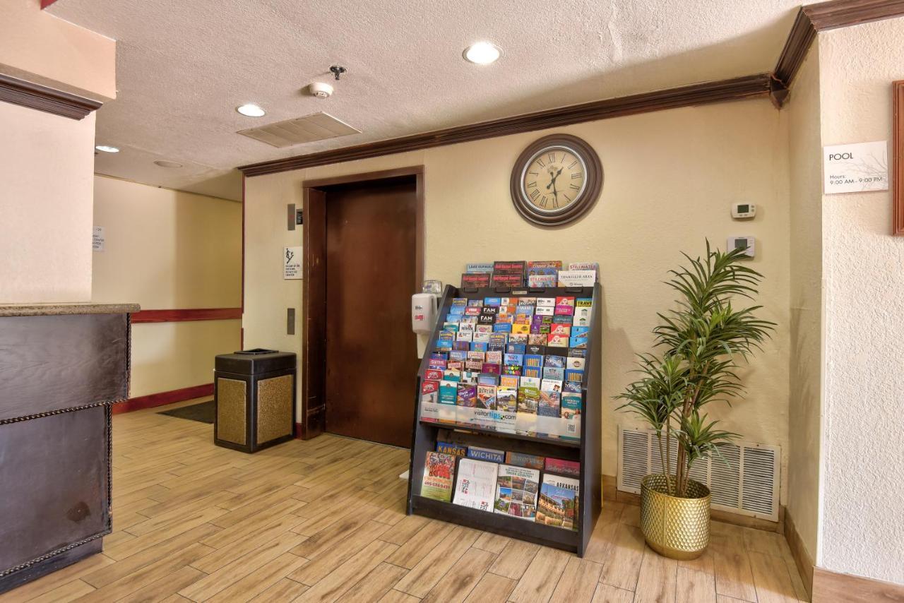 Ramada By Wyndham Oklahoma City Airport North Exterior photo