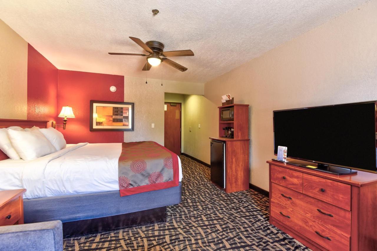 Ramada By Wyndham Oklahoma City Airport North Exterior photo