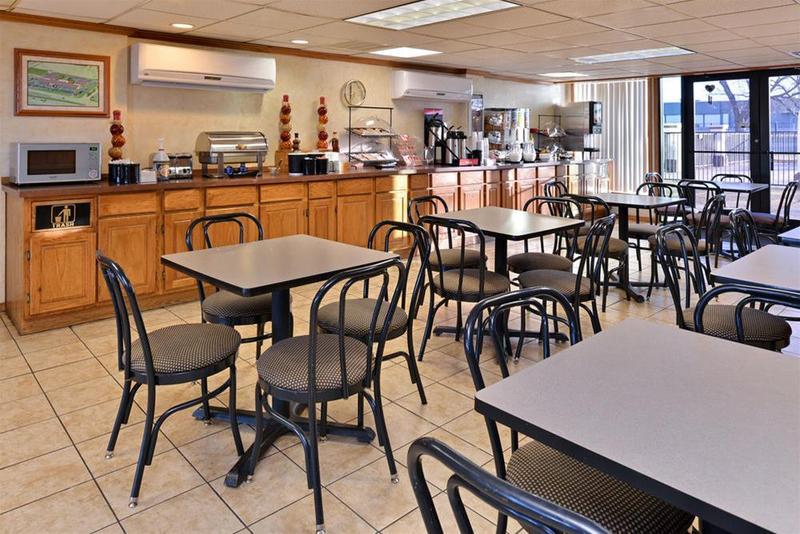 Ramada By Wyndham Oklahoma City Airport North Exterior photo