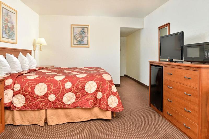 Ramada By Wyndham Oklahoma City Airport North Exterior photo