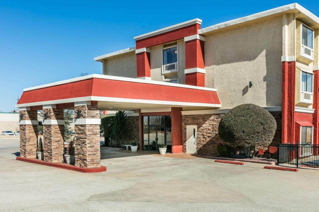 Ramada By Wyndham Oklahoma City Airport North Exterior photo